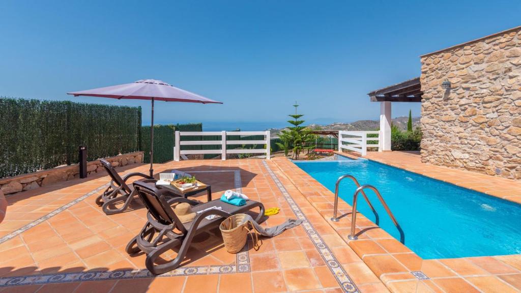 Bazén v ubytovaní Villa Infinity Torrox by Ruralidays alebo v jeho blízkosti