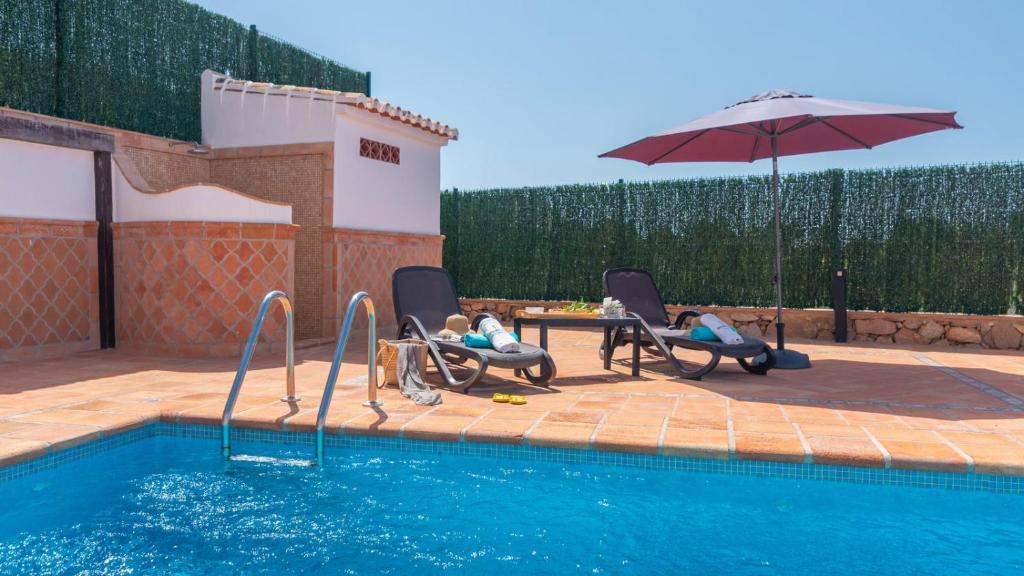 Bazén v ubytovaní Villa Infinity Torrox by Ruralidays alebo v jeho blízkosti