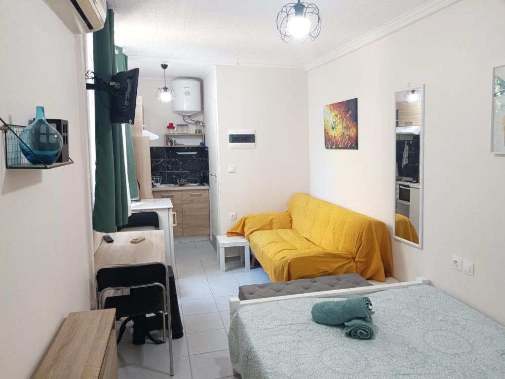 Small Studio in Rethymno center for up to 4 persons (2 +2 children or 3 adults)