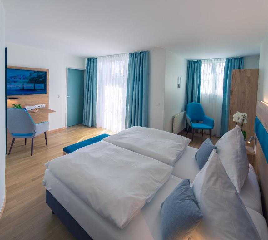 Postel nebo postele na pokoji v ubytování Hotel & Restaurant Hofmatt