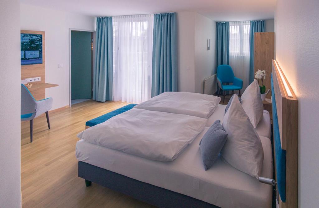 Postel nebo postele na pokoji v ubytování Hotel & Restaurant Hofmatt