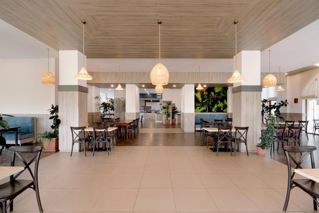 Restaurace v ubytování Alua Helios Bay - All Inclusive