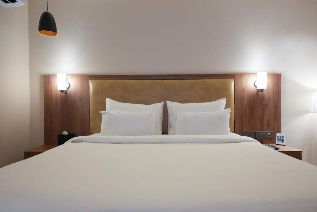 Postel nebo postele na pokoji v ubytování Udman Hotel Gurugram