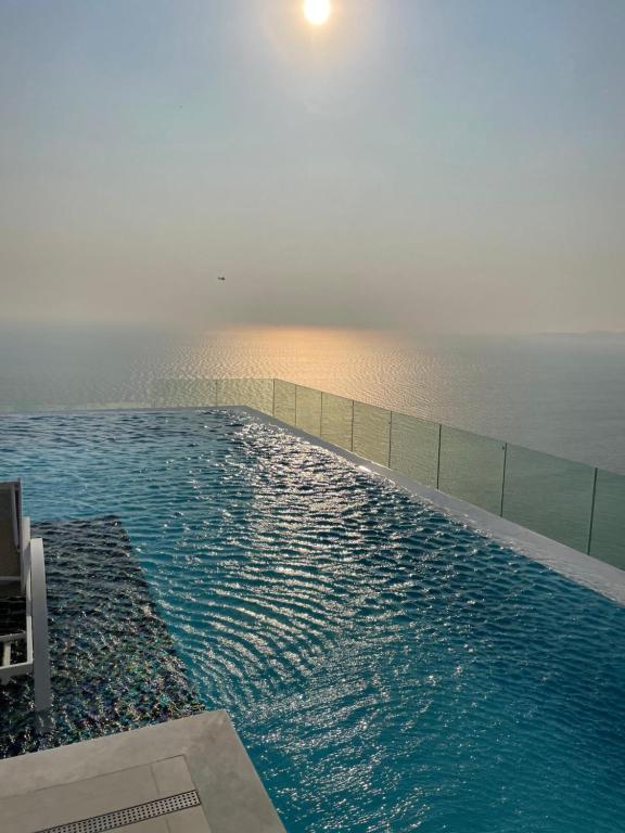 Bazén v ubytování Copacabana jomtien beach high floor nebo v jeho okolí