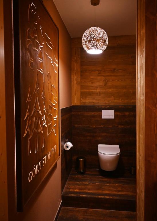 Łazienka w obiekcie Apartamenty u Harrego BOUTIQUE SPA z klimatyzacja, balkon, sauna, tężnia parking