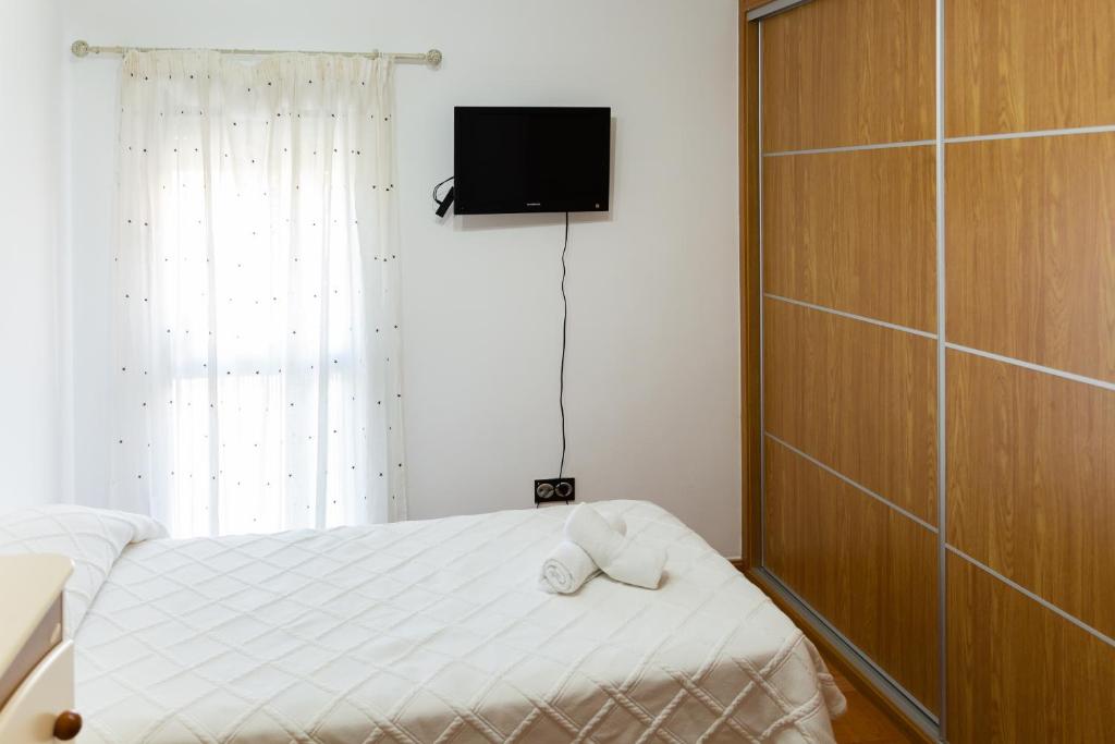 A bed or beds in a room at APARTAMENTO AL-ALBA
