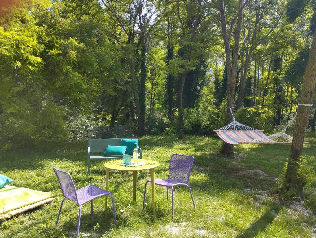 Vrt pred nastanitvijo PianPieve Nature & Relax apartments