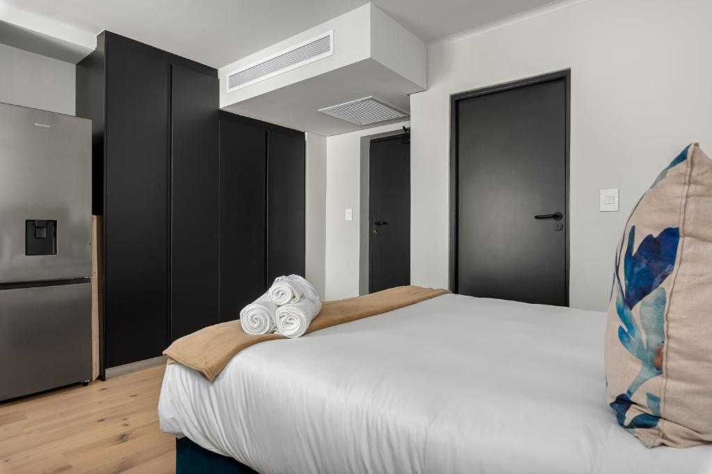 Postel nebo postele na pokoji v ubytování The Tokyo Aparthotel by Totalstay