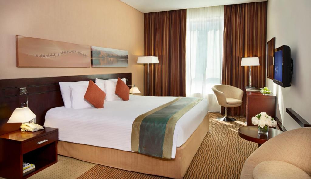 TV a/nebo společenská místnost v ubytování City Seasons Hotel & Suites Muscat