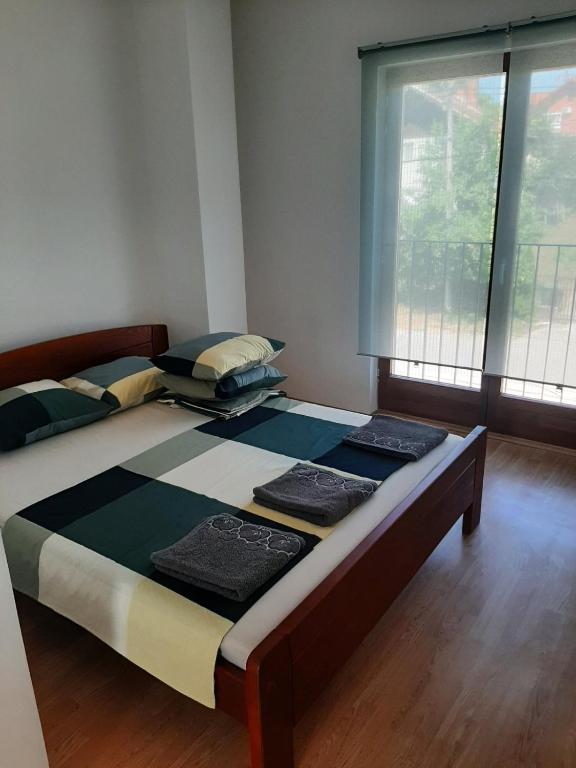 Postel nebo postele na pokoji v ubytování Ime Ruze apartmani Banja Vrujci