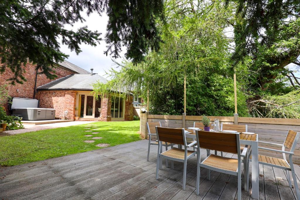 The Horse Gin with private hot tub, Marldon (updated prices 2024)