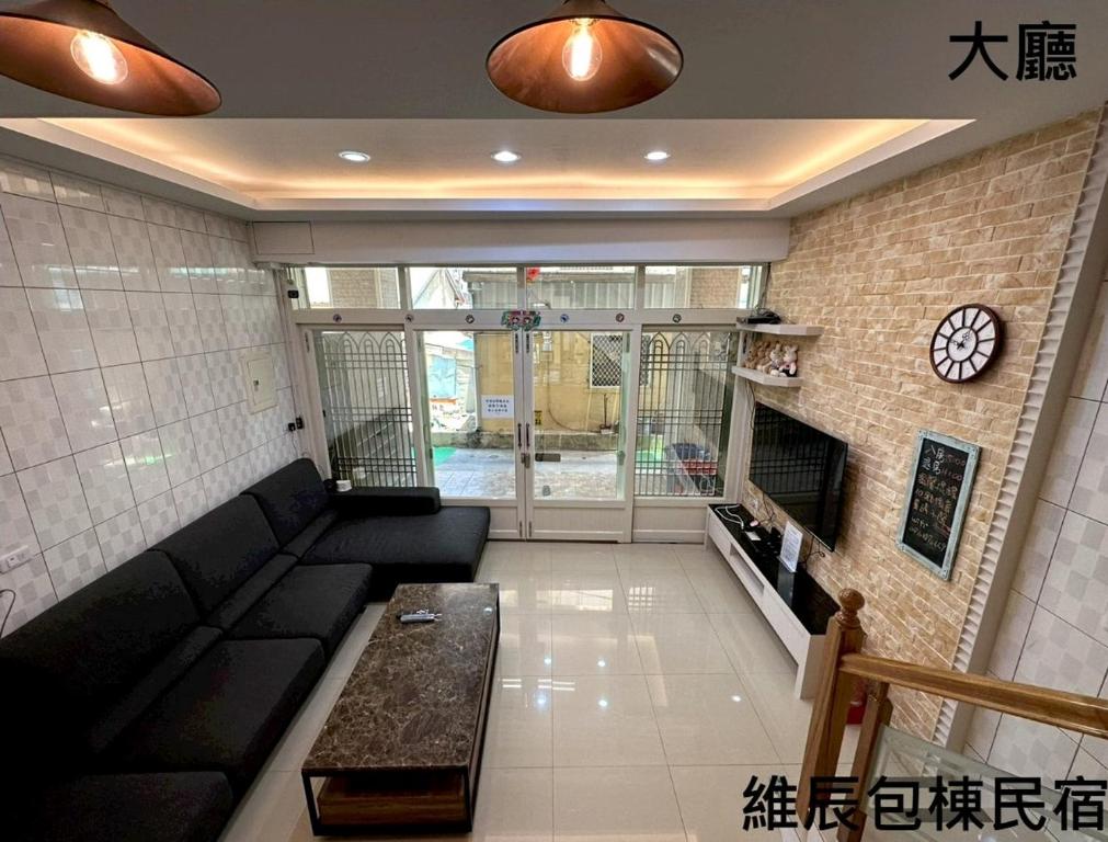 TV a/nebo společenská místnost v ubytování 維辰包棟民宿Wei Chen Resort B&B