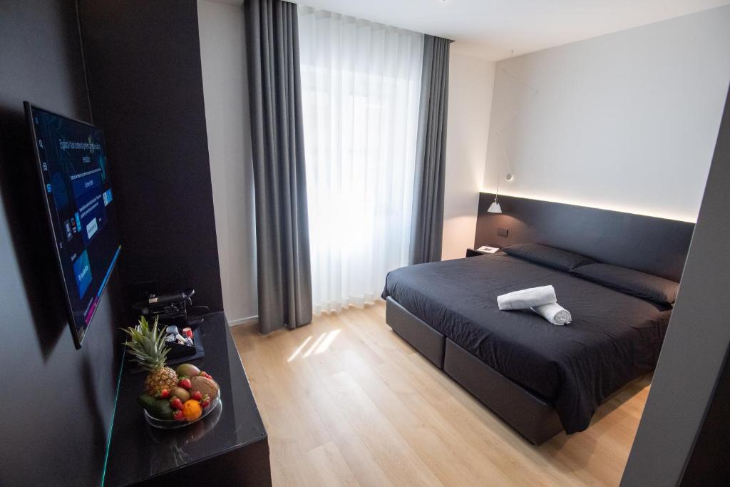 Giường trong phòng chung tại Contemporaneamente 147 - Modern & Comfort Rooms