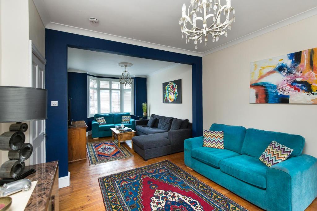 Gallery image of Warm and Spacious Smart Stay - Close to Harry Potter World and mainline station connecting to London and Luton Airport - Contractors and corporate bookings welcome in St. Albans