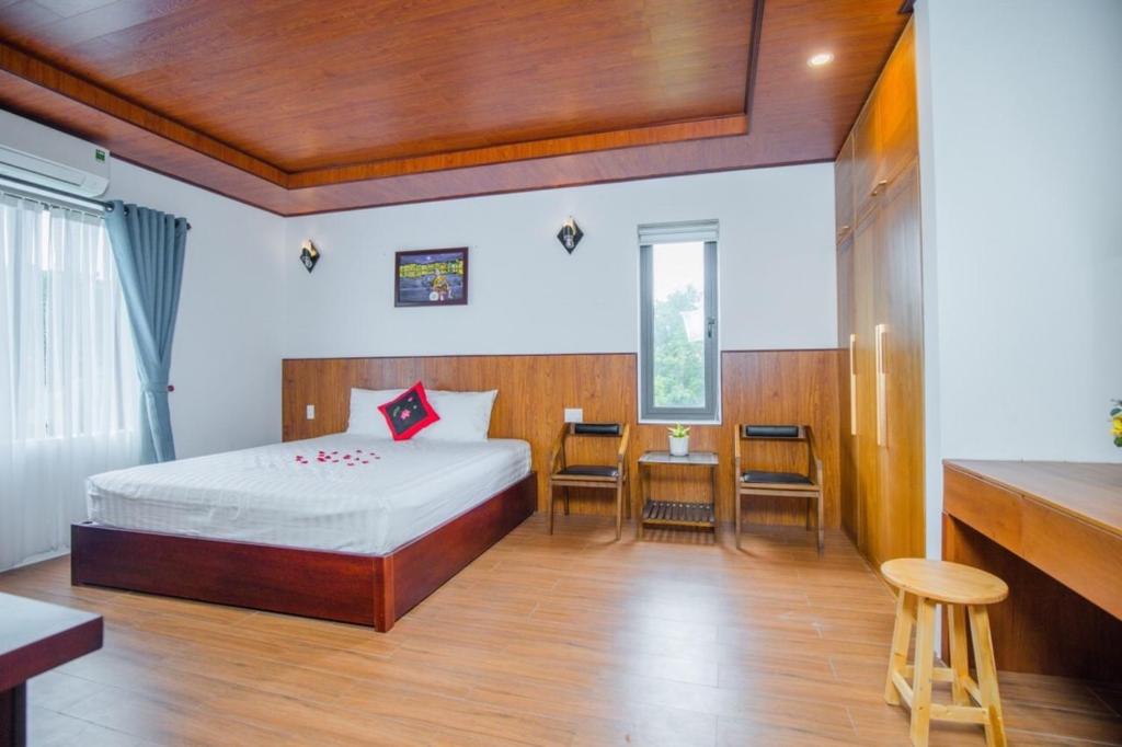 Postel nebo postele na pokoji v ubytování SenDa Villa & Apartment Hoi An