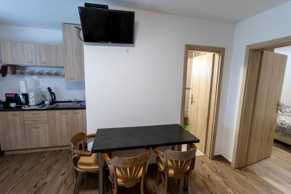 Kuchyň nebo kuchyňský kout v ubytování Rezort Via Vitis