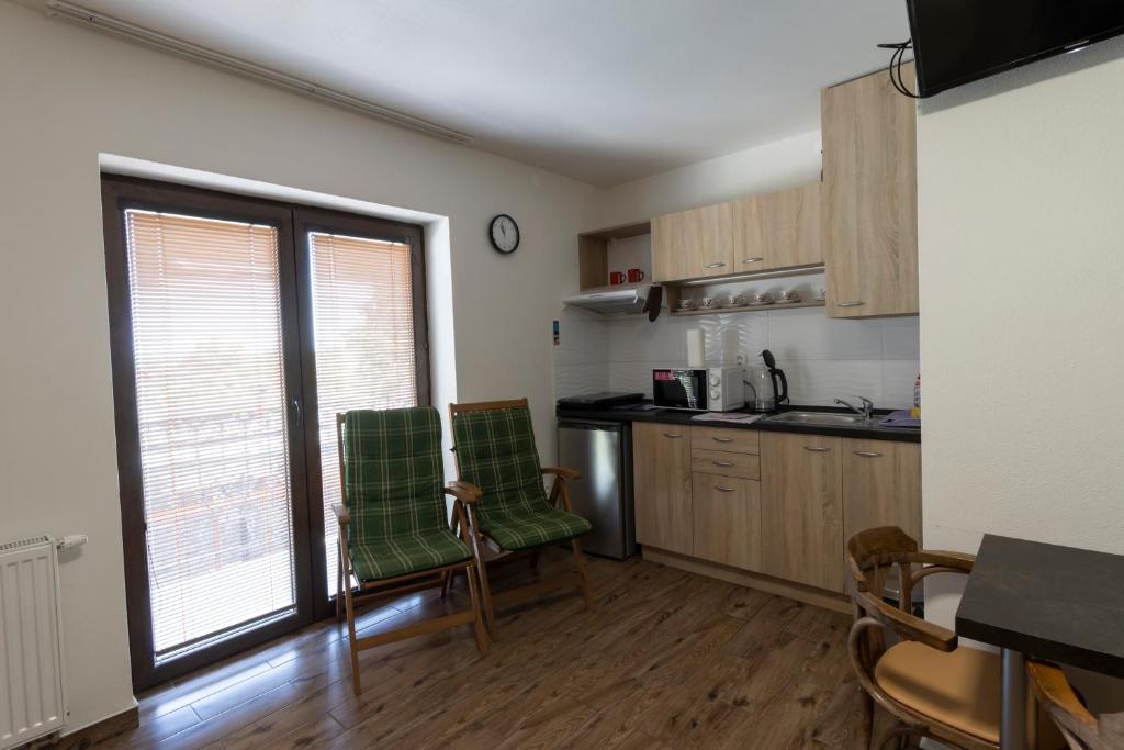 Kuchyň nebo kuchyňský kout v ubytování Rezort Via Vitis