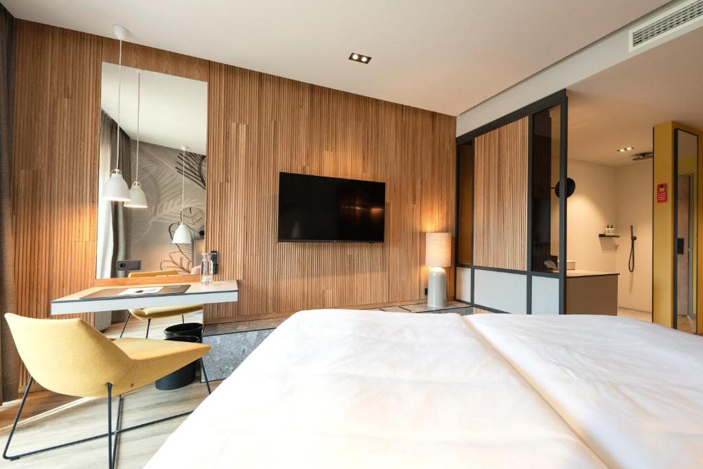Postel nebo postele na pokoji v ubytování Thöles Hotel Bücken