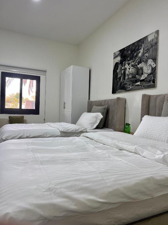 Postel nebo postele na pokoji v ubytování Al Artaa Resort