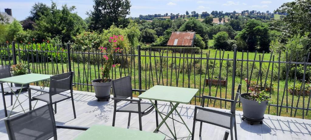 Balkón nebo terasa v ubytování Epicurieux Normand