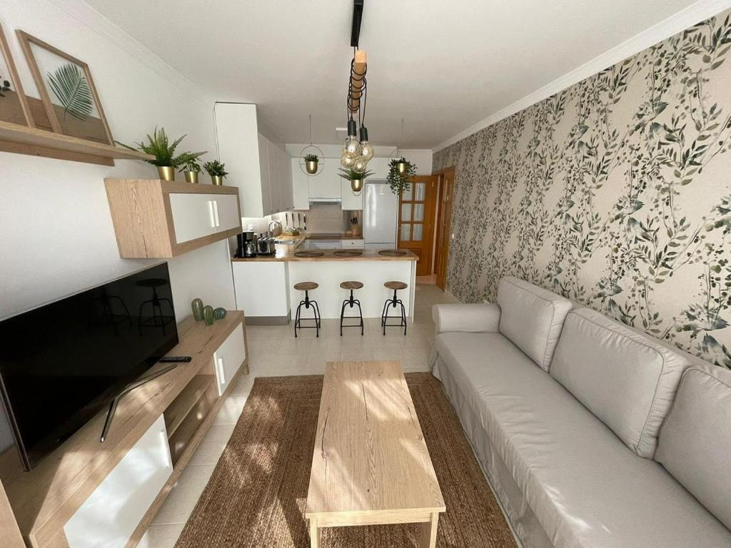 a living room with a couch and a kitchen at Apartamento en Boiro - Colores del Barbanza Verde in Boiro