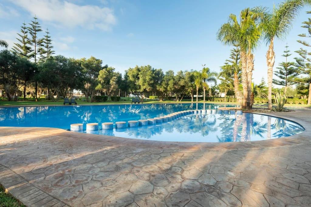 Magnificent apartment with garden and pool by the ocean, Bouznika