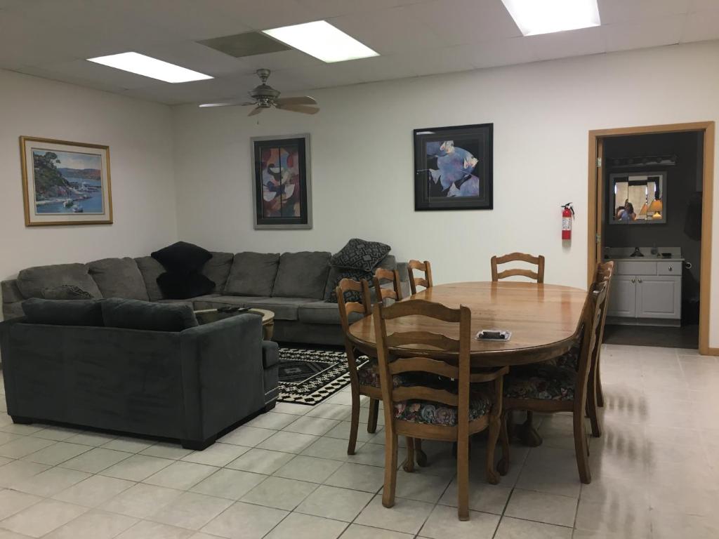 Fisherman’s Paradise at LOTO, Osage Beach (updated prices 2024)