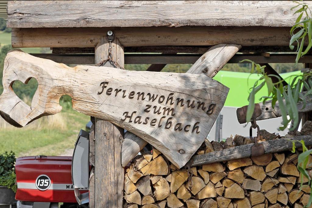 un segno di disturbo da agricoltura su un muro di Zum Haselbach a Weilheim