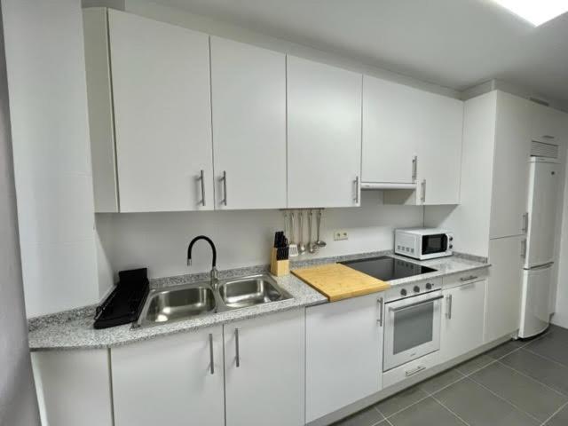 Kuchyň nebo kuchyňský kout v ubytování Apartamento en palmeira - Colores del Barbanza Naranja