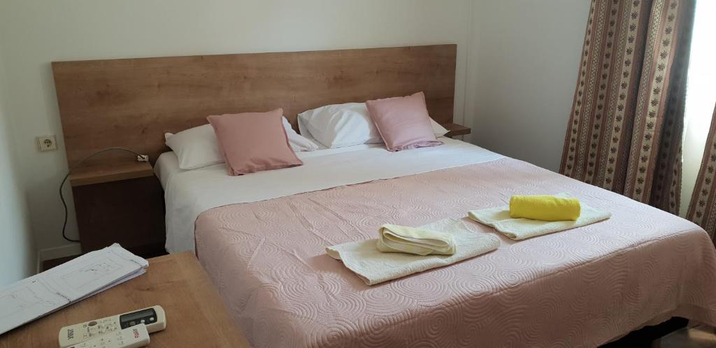 Postel nebo postele na pokoji v ubytování Kuća Pećine