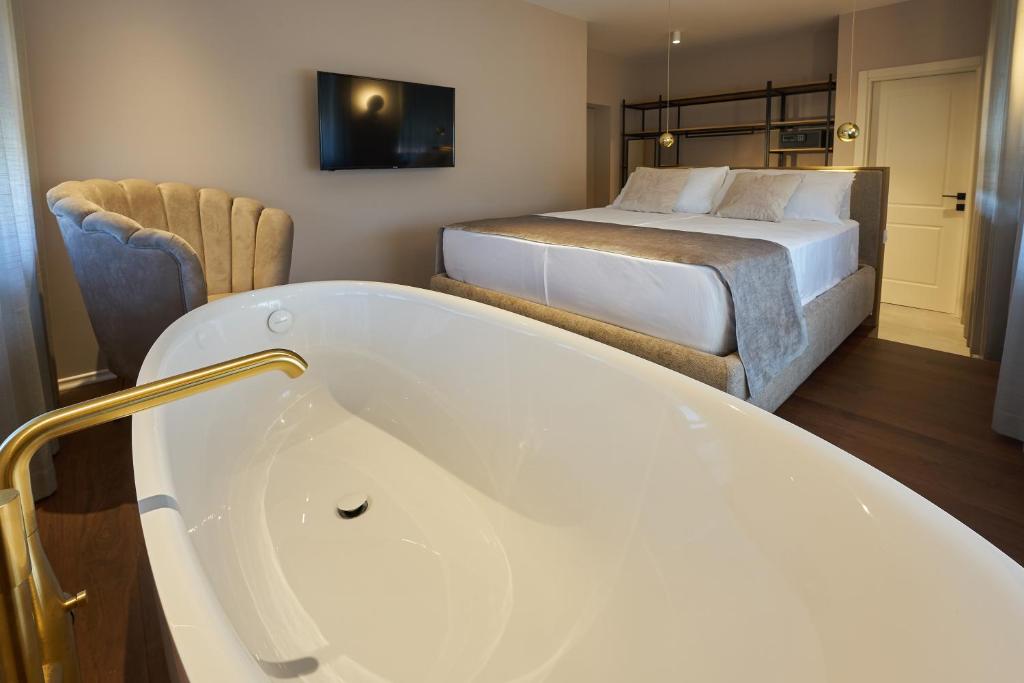 Postel nebo postele na pokoji v ubytování Dolcemente Garni Hotel Superior