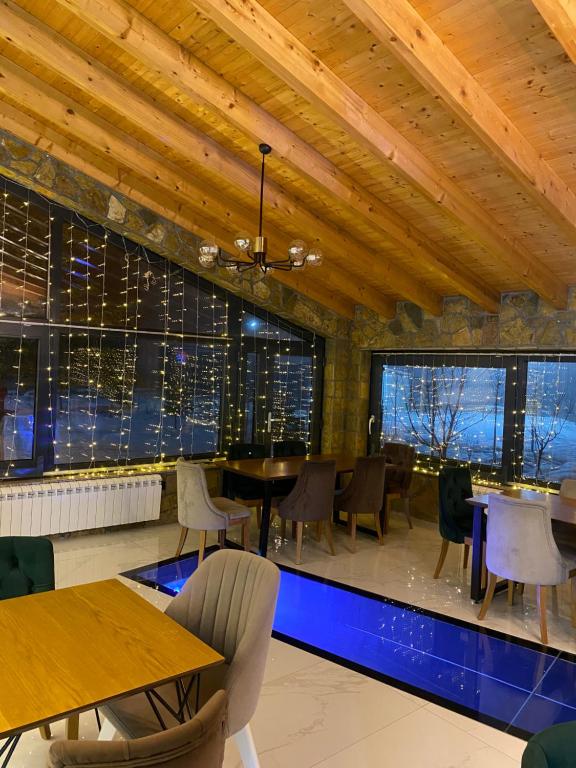 Posezení v ubytování Breezy Hotel