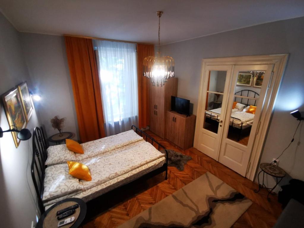 Ένα ή περισσότερα κρεβάτια σε δωμάτιο στο Sombor 19 Central Apartment