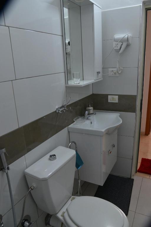 Cheap and Cozy Apartments for rent in Durres 100m by the beach - Image 7