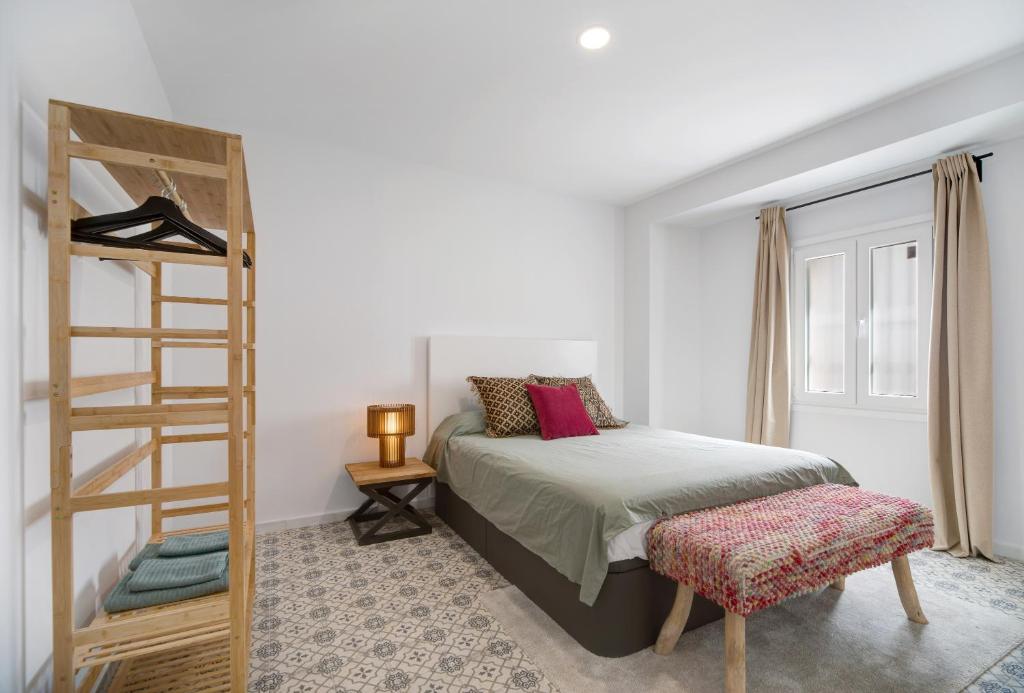 A bed or beds in a room at Marqués de Cádiz Suite Jerez Centro