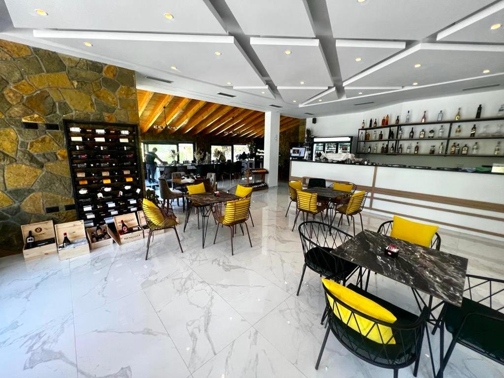 Breezy Hotel - Image 4