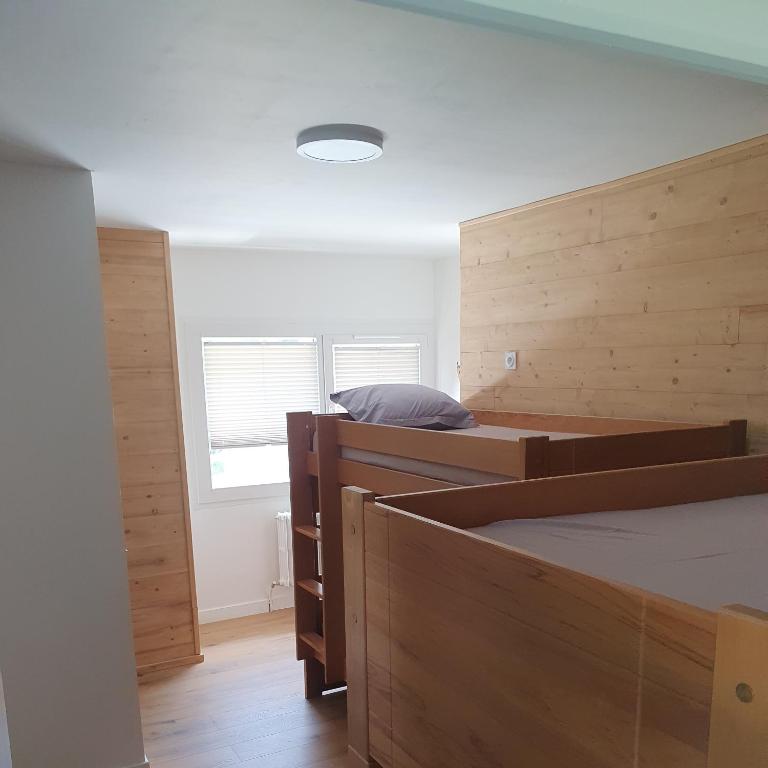 Postel nebo postele na pokoji v ubytování Chalet Jaune Charmant SOM