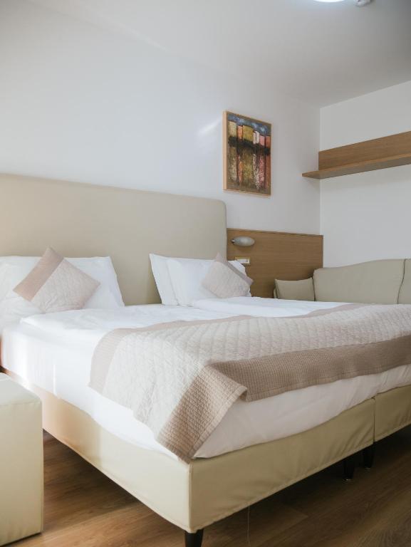 Postel nebo postele na pokoji v ubytování Hotel Bristol