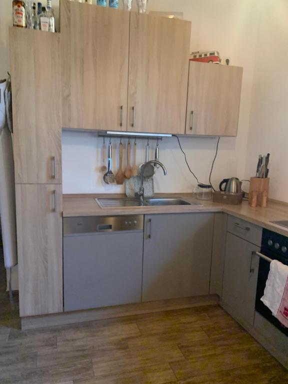 Kuchyň nebo kuchyňský kout v ubytování Cozy private rooms & apartments