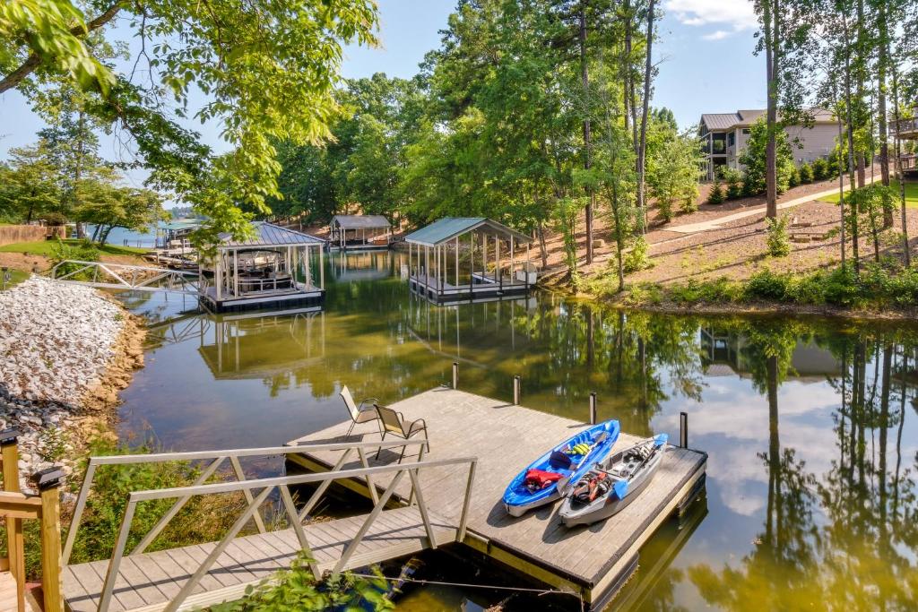 South Carolina Retreat with Fireplace and Lake Access!, Seneca (updated
