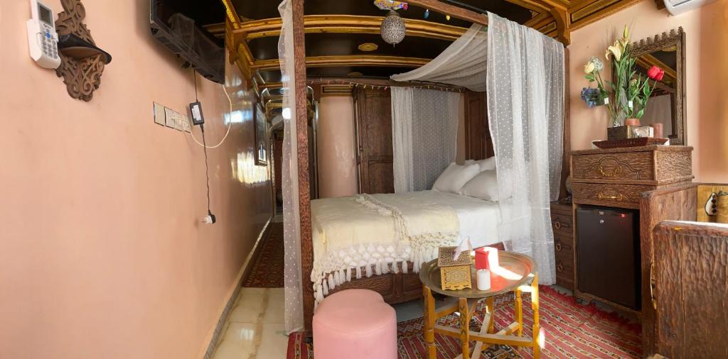 Postel nebo postele na pokoji v ubytování Riad Azurite