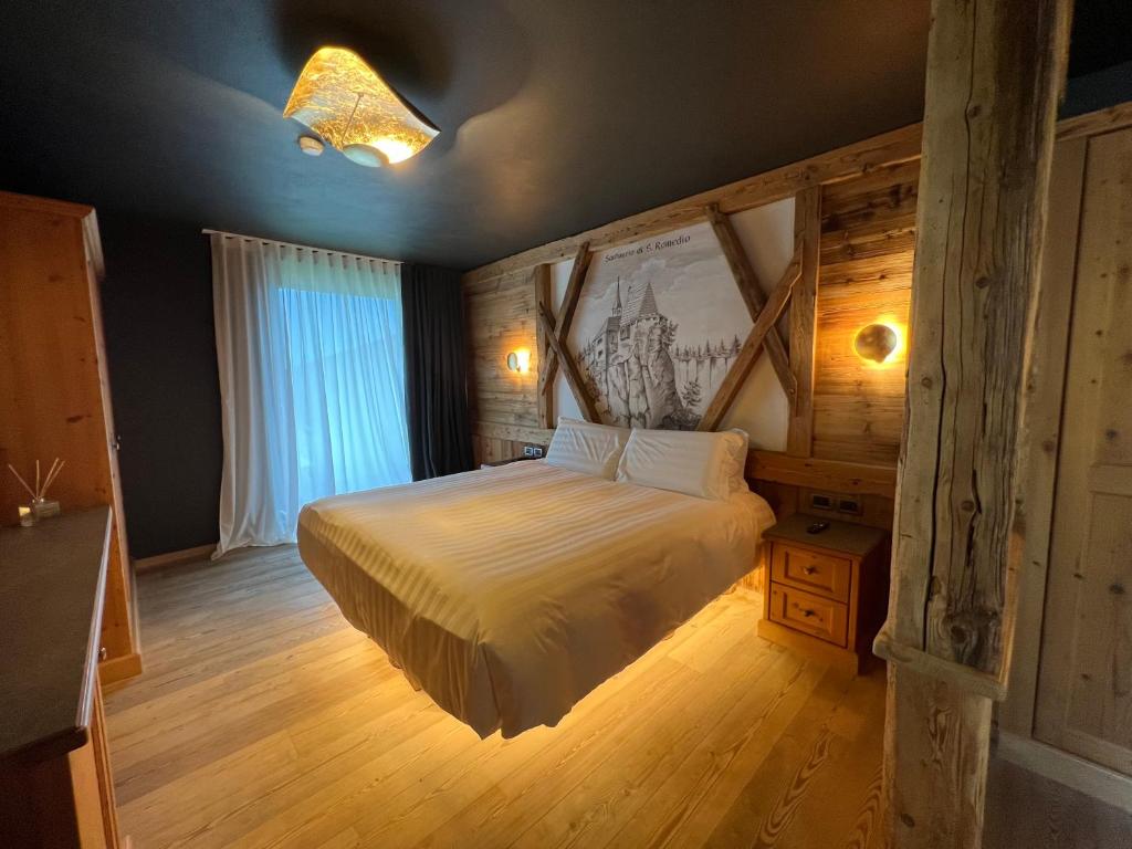 Postel nebo postele na pokoji v ubytování Hotel Chalet Al Foss