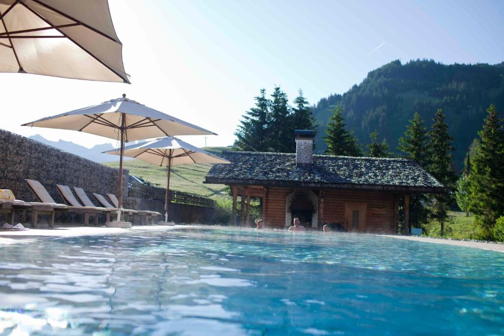 Nespecifikovaný výhled na hory nebo výhled na hory při pohledu z hotelu