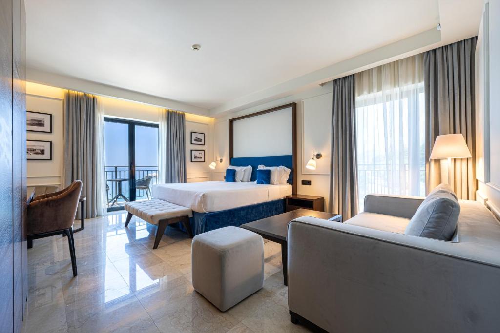 Hotel California by Aycon - 3