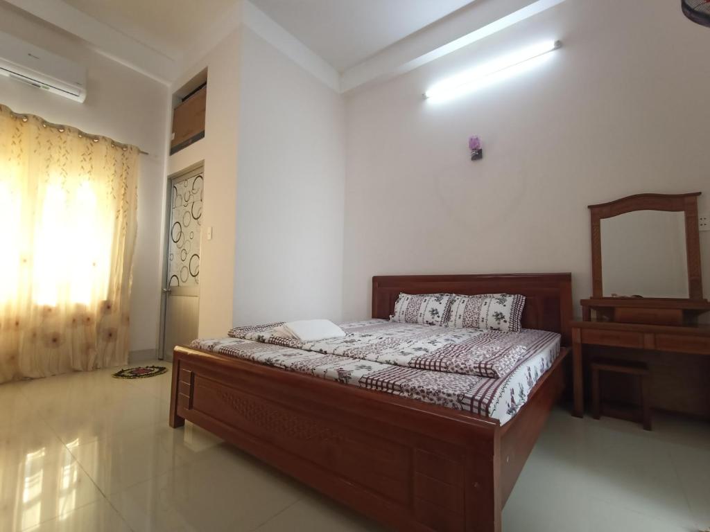 Postel nebo postele na pokoji v ubytování Nhà nghỉ PHƯƠNG HIỀN