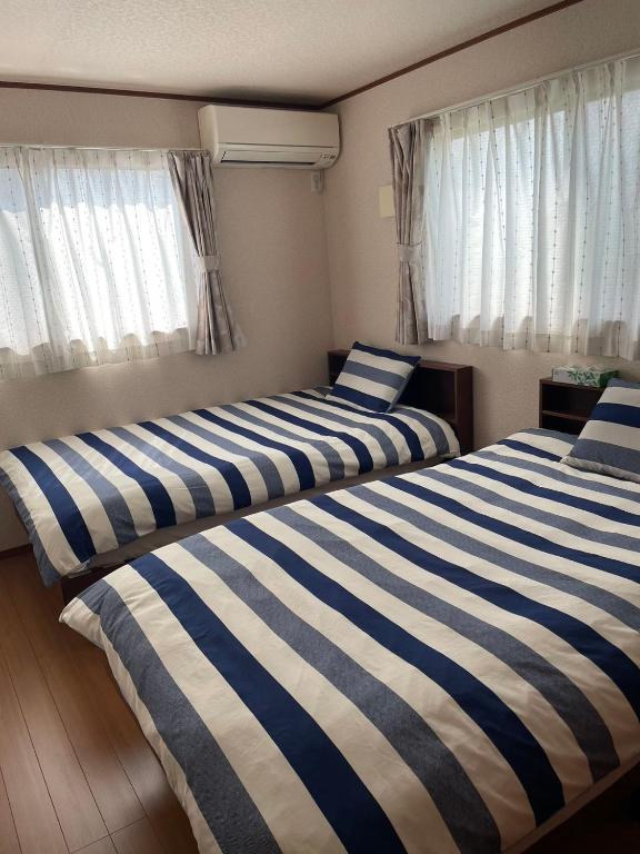 Postel nebo postele na pokoji v ubytování 江ノ島HOME
