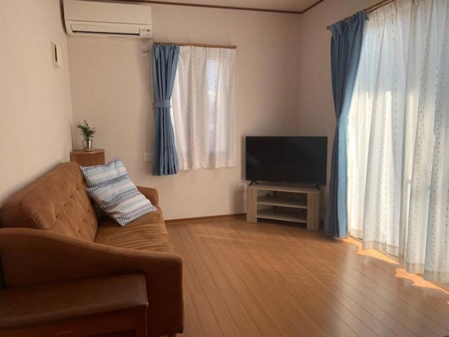 TV a/nebo společenská místnost v ubytování 江ノ島HOME