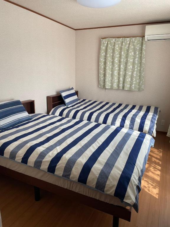 Postel nebo postele na pokoji v ubytování 江ノ島HOME