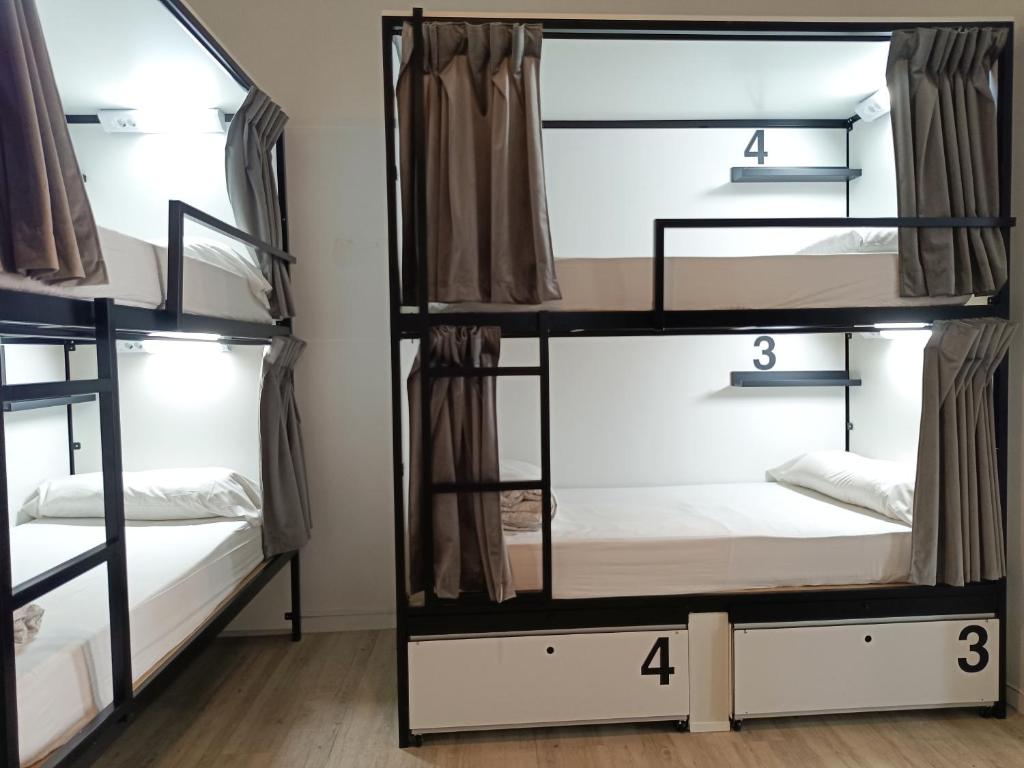 Cama o camas de una habitación en Way Hostel Madrid