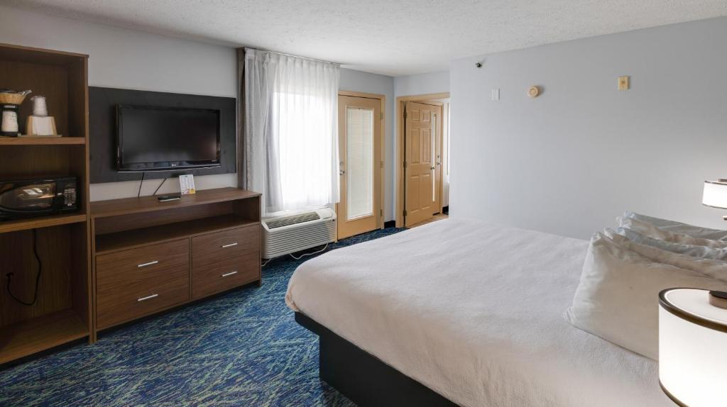 Park Grove Inn - Two-Bedroom Suite